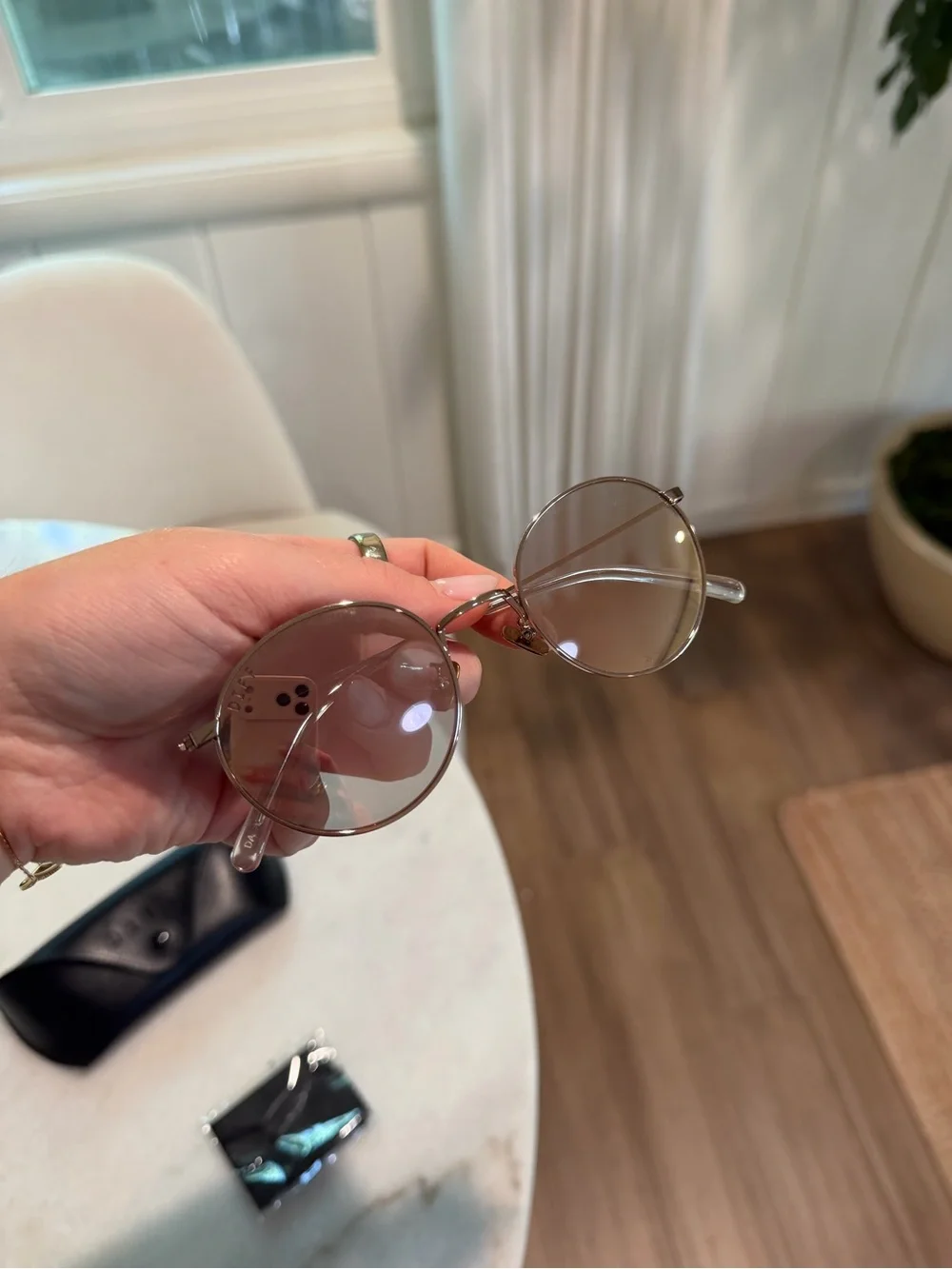 DIFF Eyewear Round Pink Polarized Sunglasses